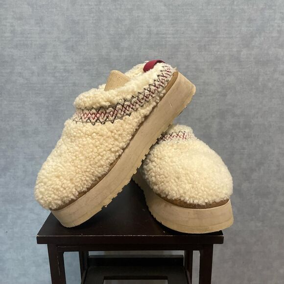 Ugg Women's Cream Slippers - Picture 7 of 8